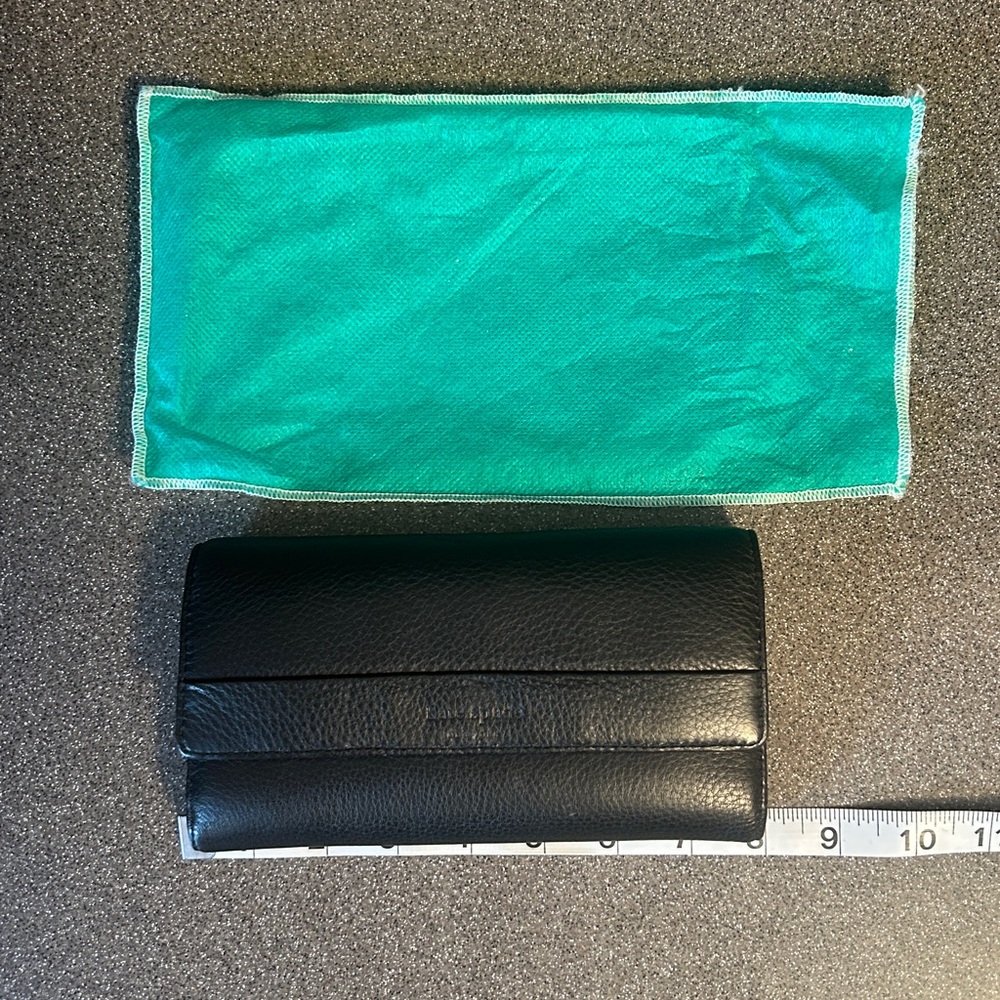 Kate Spade Black Leather Wallet. NEW. With dust cover.